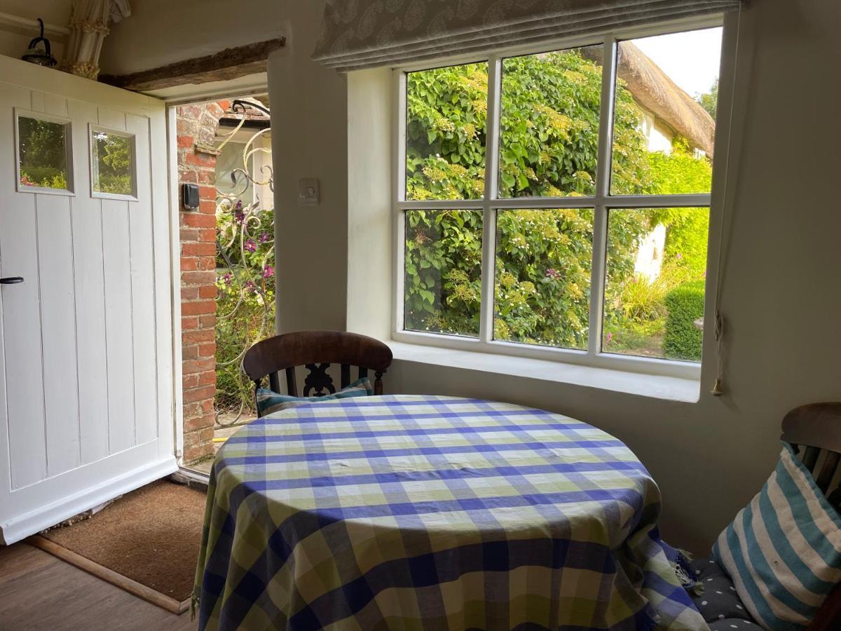 Little Barn Hotell Buckland Newton Exteriör bild